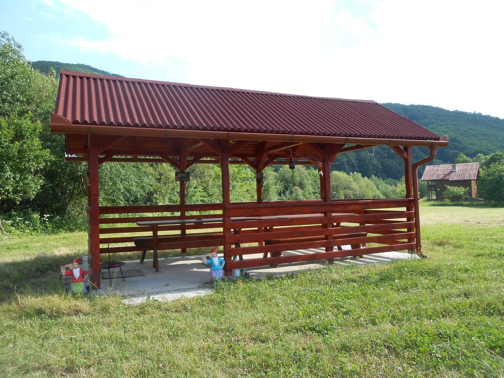 Halasto Pension Praid Exterior photo