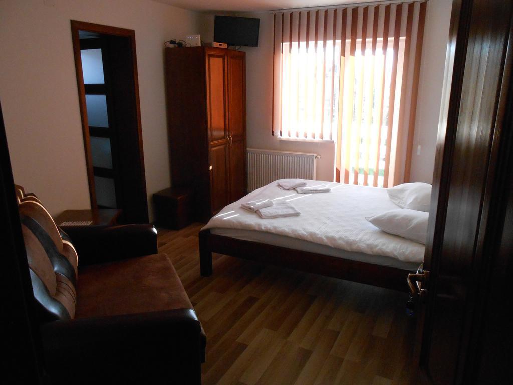 Halasto Pension Praid Exterior photo
