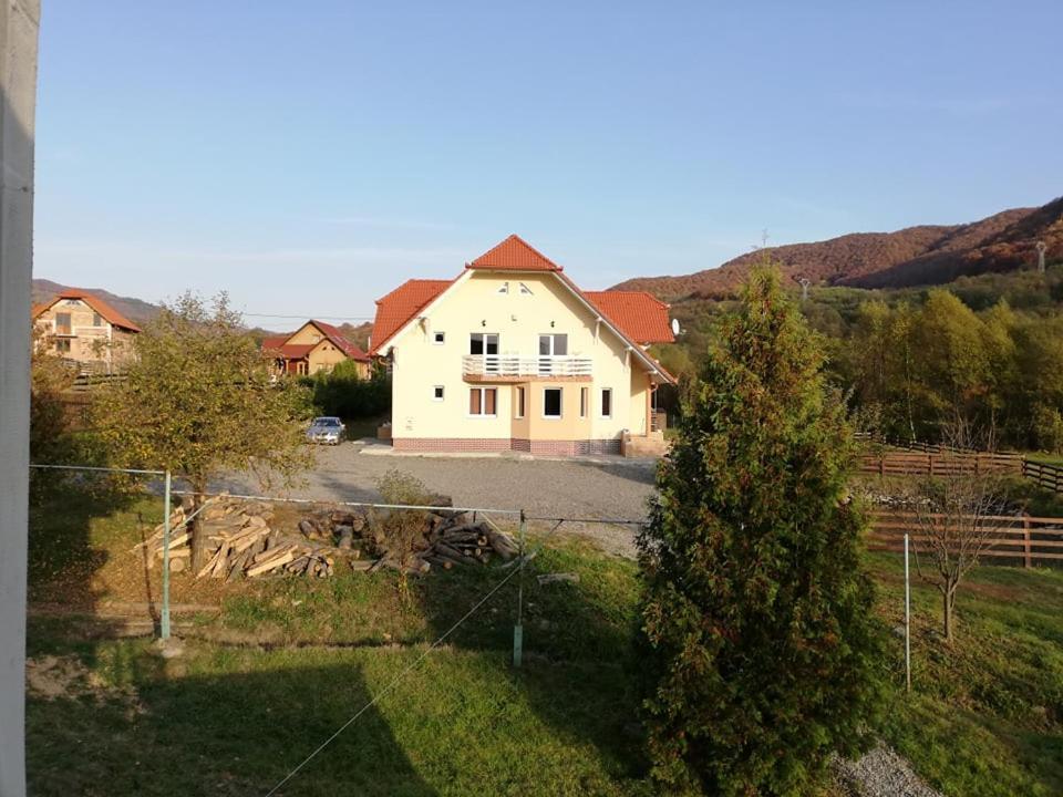 Halasto Pension Praid Exterior photo